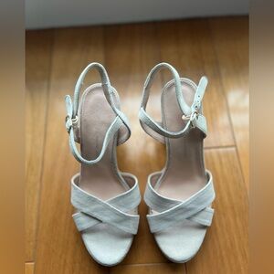 NWOB Suede Platform Heels Size 7, 37